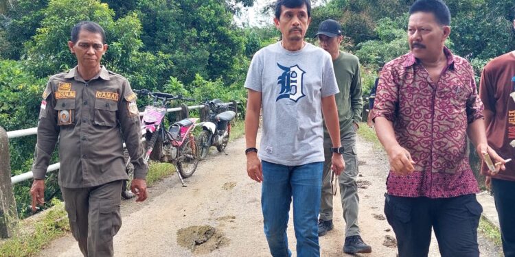 Pelaksana Harian Bupati Pinrang Turun langsung Memantau Dampak Bencan banjir di Kecamatam Batu Lappa