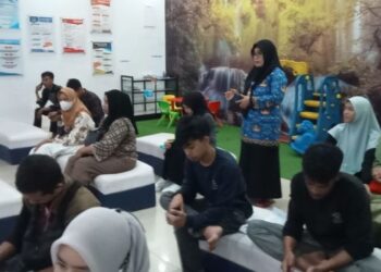 Usai Libur Panjang Sekertaris Disdukcapil Memantau Pelayanan Yang Ramai Dikunjugi Warga  