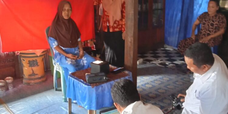 Disdukcapil Lakukan Perekaman KTP di Kelurahan Teppo