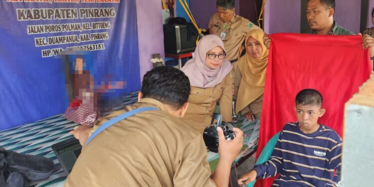 Disdukcapil Pinrang Lakukan Kunjunga Dan Perekaman Disabilitas di Kelurahan Bittoeng