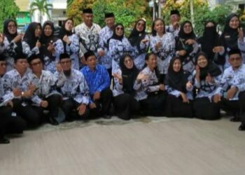 Hari Guru Nasional dan Hut PGRI Diperingati di Halaman Kantor Bupati Pinrang