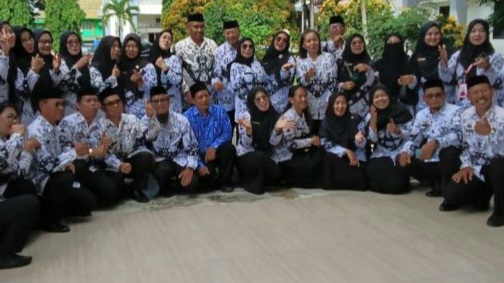 Hari Guru Nasional dan Hut PGRI Diperingati di Halaman Kantor Bupati Pinrang