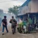 Cegah Penyebaran DBD, Sertu Edy Lakukan Sosialisasi Dan Pendampingan Fogging Yang Dilakukan Dinas Kesehatan Kabupaten Pinrang