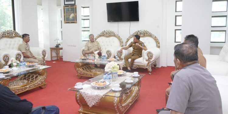 Tidak Lanjuti Keluhan Warga Kecamatan Batulappa, Bupati Pinrang Adakan Pertemuan Dengan Bupati Enrekang