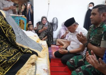 Andi Irwan Hamid Melayat Ke Rumah Duka Ketua MUI Kabupaten Pinrang