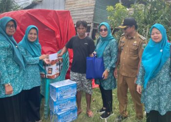 TP PKK Kabupaten Pinrang Berikan Bantuan Kepada Korban Bencana Alam di Kecamatan Cempa