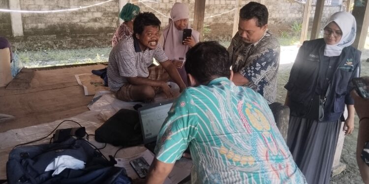 Disdukcapil Kabupaten Pinrang Menunjukkan Komitmen Pelayanan Dengan Turun Menjemput Bola