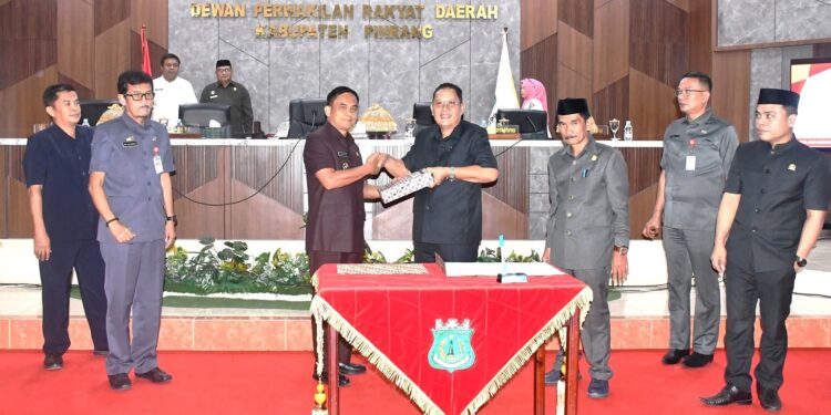Pemkab Pinrang Serahkan Secara Resmi Rancangan KUPA dan PPAS-P TA.2025 Ke DPRD Untuk Dibahas