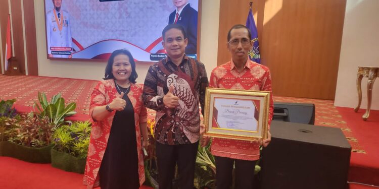 Pemkab Pinrang Raih Penghargaan Kinerja Terbaik Kedua Dana Alokasi Khusus Non Fisik Bantuan Operasional Kesehatan