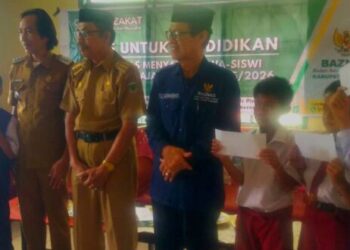 Pelajar Berprestasi Dan Kurang Mampu Dapat Bantuan Dari Baznas Pinrang