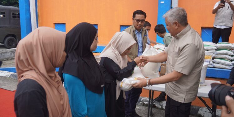 Pinrang Salurkan Bantuan Pangan, Bupati Pinrang Tekankan Data Akurat
