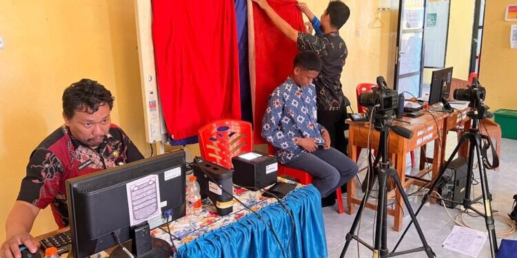 Disdukcapil Kabupaten Pinrang Lakukan Perekaman KTP Untuk Warga Pinrang Yang Menimba Ilmu di Pesanten Al-Urwatul Wutsqaa