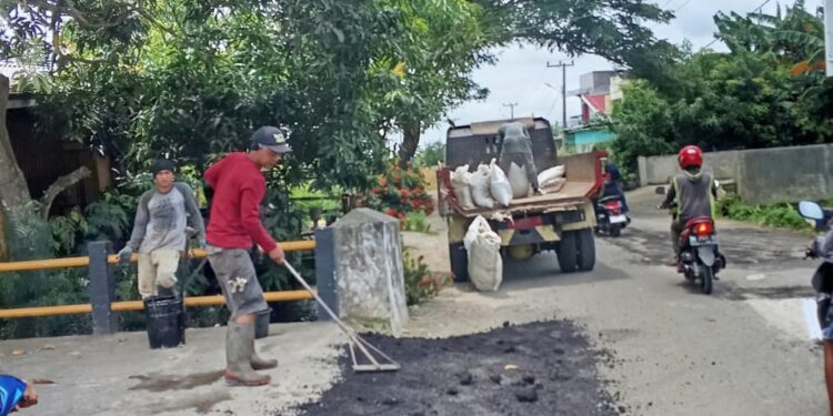 Pemkab Pinrang Perbaiki Ruas Jalan Demi Dukung Kelancaran dan Keselamatan Aktivitas Warga