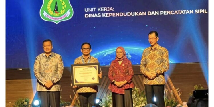 Disdukcapil Pinrang Raih Penghargaan Zona Integritas WBK dari KemenPAN-RB RI