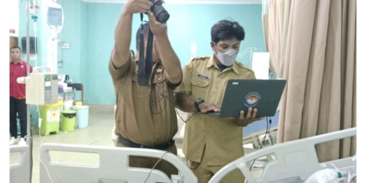 Korban Laka Lantas Tanpa KTP-El Direkam Tim CDR Disdukcapil di RSUD Lasinrang