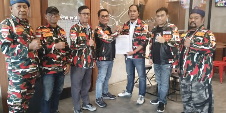 Sahar Terima Mandat Pimpin Laskar Merah Putih Soppeng