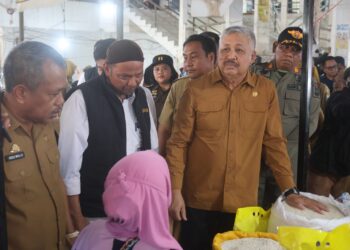 Bupati Pinrang Turun Langsung ke Pasar Harga Bahan Pokok Jelang Idul Adha Terkendali