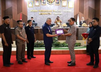 DPRD Pinrang Terima Resmi Ranperda PJP APBD 2025 Catatkan  Surplus Rp 2,1 Miliar