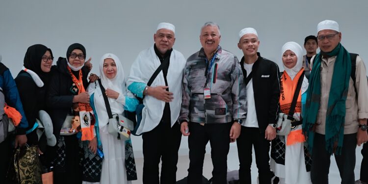386 Jamaah Haji Kloter 8 Pinrang Tiba di Tanah Air Bupati Irwan Hamid Sambut langsung di Bandara