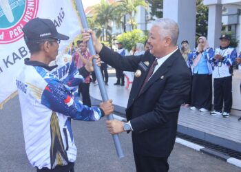 Bupati Pinrang Lepas Kontingen Porseni PGRI ke Tingkat Provinsi Sulsel
