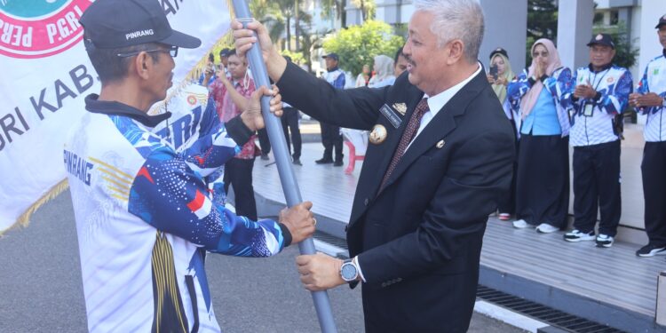 Bupati Pinrang Lepas Kontingen Porseni PGRI ke Tingkat Provinsi Sulsel