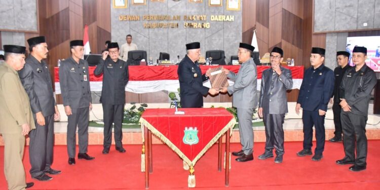 KUA-PPAS 2027 Disepakati, DPRD dan Pemkab Pinrang Tandatangani Nota Kesepakatan