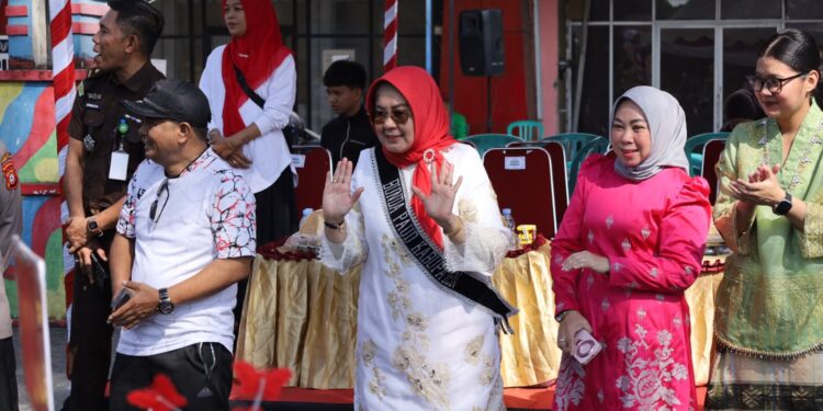 Bunda Paud Pinrang Lepas Karnaval TK-PAUD Tanamkan Cinta Tanah Air Sejak Dini