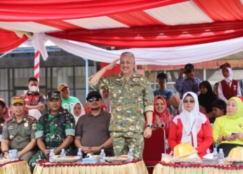 Bupati Irwan Lepas Lomba Gerak Jalan Tekankan Nilai Displin dan Kebangsaan