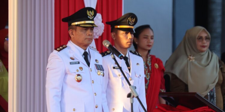 Wabup Sudirman Bungi Jadi Inspektur Upacara Penurunan Bendera HUT RI ke-81 di Pinrang
